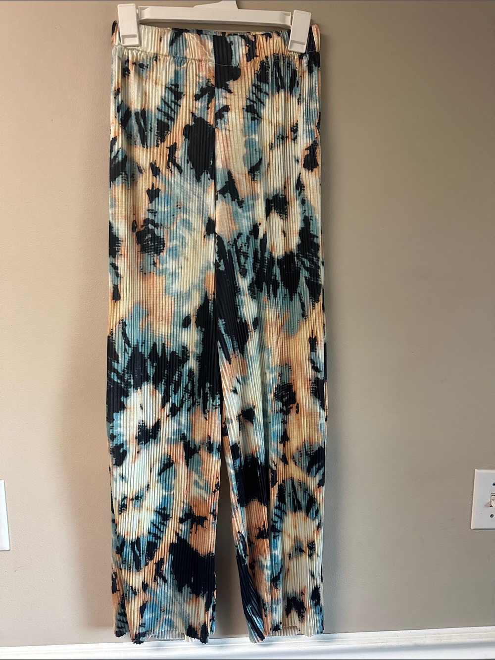 Pleated Wide-Leg Tie-Dye Pants in Blue, Black & Tan